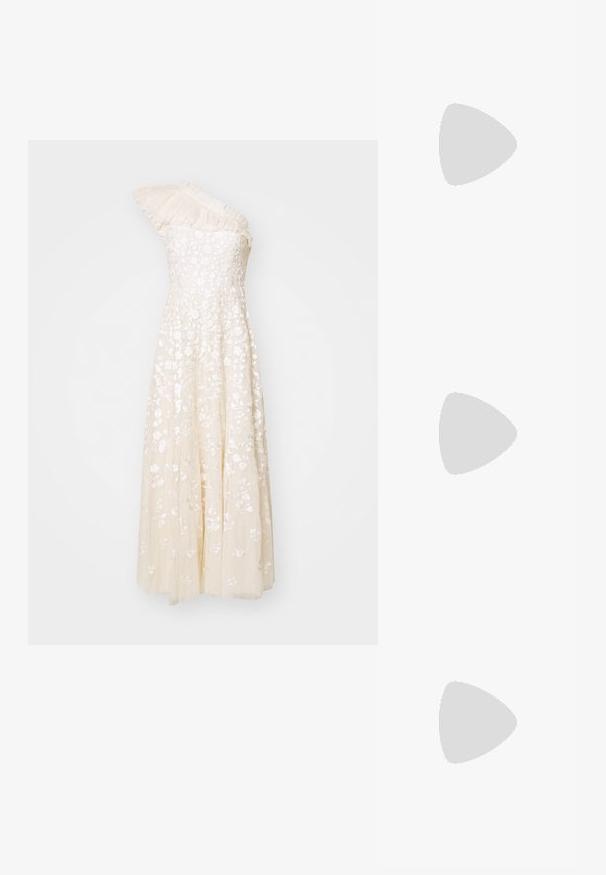 Abito crema a spalla unica con ricami floreali, corpino strutturato e gonna fluida. Presenta dettagli pieghettati sulla spalla.; Slingback con tacco in vernice nera con punta affusolata, caratterizzato da una stampa a serpente testurizzata, cinturino regolabile e un tacco corto e testurizzato.; Borsa a tracolla nera in pelle con due tasche frontali, fibbie dorate, chiusura con zip e una tracolla sottile. Superficie texturizzata e forma rettangolare compatta.; Orecchini a cerchio in metallo color oro con forma curva ed allungata. Presentano una superficie liscia e lucida e una punta arrotondata per un tocco di dettaglio in più.