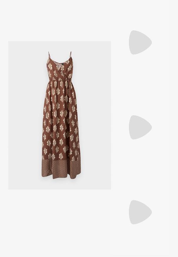 Brun maxiklänning med tunna axelband, försedd med beige lövmönster och en zigzag-detalj vid fållen. Tillverkad av lätt material.; Svart flip-flop i mjukt läder, med en tunn remdesign och en platt sula med en minimalistisk profil. Inga anmärkningsvärda mönster eller detaljer.; Vävd halmaxelväska med en böjd form, utrustad med ett mörkt läderrem och en texturerad yta med ett chevronmönster.; Guldtonade örhängen med oregelbundet strukturerade former, prydda med gröna ädelstenar och vita pärlor, säkrade med klämfästen.