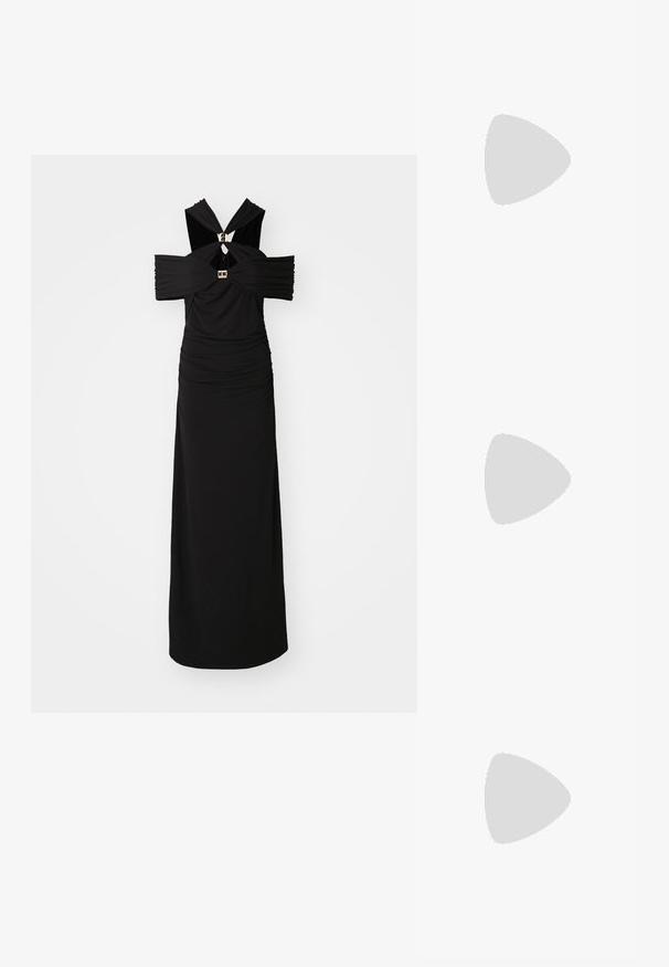 Hervé Léger THE ELLE GOWN - Svečana odjeća - black; Crne lakirane slingback pete s oštrim vrhom, s teksturiranim uzorkom zmijske kože, podesivom remenom i kratkom, teksturiranom blok-petom.; Crna kožna torba preko ramena s dva prednja džepa, zlatnim kopčama, zatvaranjem na zip i uskim remenom. Teksturirana površina i kompaktan pravokutan oblik.; Zlatne metalne naušnice u obliku obruča s zakrivljenim, izduženim oblikom. Imaju glatku, sjajnu površinu i zaobljeni vrh za dodatni detalj.