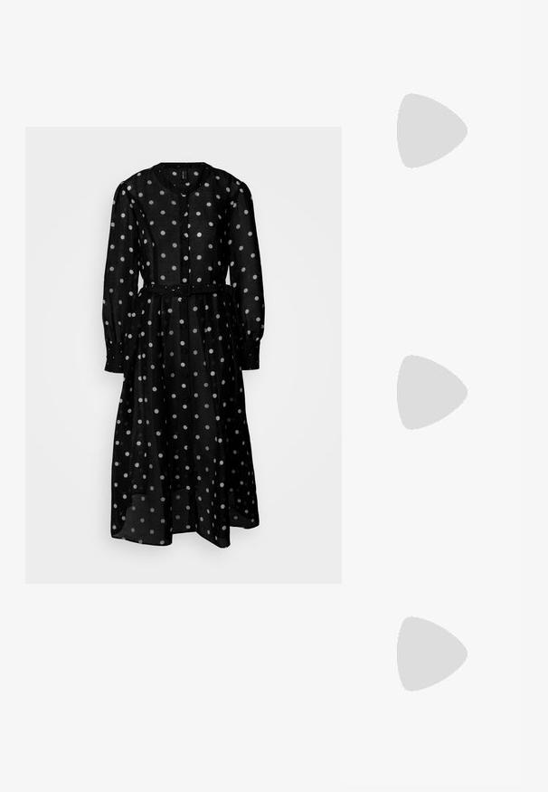 Robe noire à manches longues en tissu transparent, ornée de pois blancs, avec un avant à boutons et une taille ceinturée pour une silhouette définie.; Slingback noir à bout pointu avec un petit talon, en cuir lisse et doté d'un design découpé sur le côté pour plus de respirabilité.; Sac à épaule en cuir noir au toucher doux, de forme triangulaire et avec une bandoulière réglable, associé à une chemise à rayures bleu clair et à un pantalon blanc.; Trois anneaux en métal : un en or rose, un en or avec des accents texturés, et un en argent, tous avec une gravure de marque à l'intérieur de la bande.
