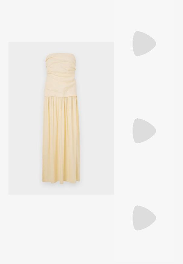 Trägerloses, bodenlanges Kleid aus leichtem gelbem Baumwollstoff. Raffiniertes Oberteil mit plissierter Rock für einen sanften Fall. Glatte Oberfläche und minimalistisches Design.; Rosa Lackleder-Ballerina mit runder Zehenpartie, Knöchelriemen und niedrigem Blockabsatz. Glatte Textur und minimalistisches Design.; Klare Cat-Eye-Sonnenbrille mit braunen Gläsern und transparentem Gestell. Modell trägt ein grünes geripptes Oberteil und einen karierter Blazer. Goldene Hoop-Ohrringe.; Grüne Leder-Umhängetasche mit strukturiertem Oberflächen, goldenen Beschlägen, verstellbarem Schulterriemen und Reißverschluss. Kleine Größe, minimalistisches Design.