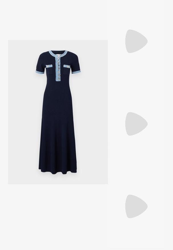 sandro ALECIA - Abito in maglia - marine; T-shirt bianca a maniche corte realizzata in tessuto a costine. Collo rotondo, vestibilità regolare e dettagli di cucitura sottili. Senza motivi o grafiche.; Pantofole da balletto nere in pelle con punta arrotondata, texture liscia, dettagli di cucitura minimi e design con suola flessibile.; Borsa a tracolla in pelle marrone con chiusura a pattina, hardware color oro, tracolla e una finitura liscia. Forma rettangolare compatta.