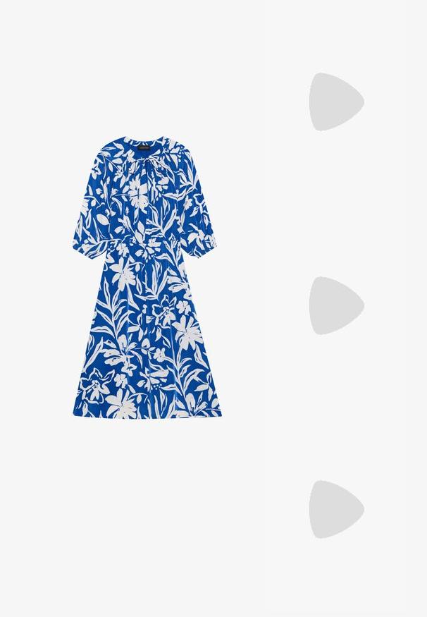 Robe florale bleue avec des motifs floraux blancs, manches longues, encolure froncée et taille élastique. Tissu doux avec une coupe décontractée.; Talons aiguilles blanches à bride arrière avec un bout pointu, un dessus lisse, un petit talon carré et un design avec découpes latérales et sangle réglable.; Lunettes de soleil rondes avec verres sombres et monture en or. Le modèle porte un cardigan à côtes bleu clair avec des boutons et des manches blanches contrastantes.; Porte-monnaie Michael Kors en toile enduite beige avec un motif répété de logo MK, des accessoires en or et une bandoulière en chaîne amovible.