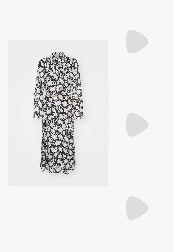 Blumenkleid in Schwarz und Weiß, mit langen Ärmeln, einem Schleifenkragen, durchgehender Knopfleiste und einem goldenen Kettengürtel in der Taille.; Schwarze Lack-Slingback-Pumps mit spitzem Zehenbereich, versehen mit strukturiertem Schlangenprint, verstellbarem Riemen und einem kurzen, strukturierten Blockabsatz.; Schwarze Leder-Umhängetasche mit zwei vorderen Taschen, goldenen Schnallen, Reißverschluss und einem schmalen Tragegurt. Texturierte Oberfläche und kompakte rechteckige Form.; Ohrringe in Goldfarbe mit einem rechteckigen, durchsichtigen Kristall, der unter einer Reihe kleiner, runder klarer Akzente hängt. Elegantes, modernes Design.