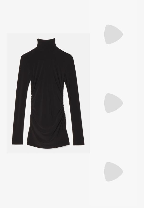 Maglietta nera a maniche lunghe con colletto alto, realizzata in tessuto morbido, caratterizzata da dettagli arricciati ai lati per un aspetto testurizzato.; Slingback eleganti in pelle verniciata nera con punta appuntita, cinturino alla caviglia regolabile e tacco quadrato moderato. Texture liscia con finitura lucida.; Stuart Weitzman POSH SHOULDER BAG - Borsa a tracolla - black; Orecchini in metallo color oro con un design intrecciato, una superficie liscia e lucida e forme arrotondate. Ciascuno misura circa 5 cm.