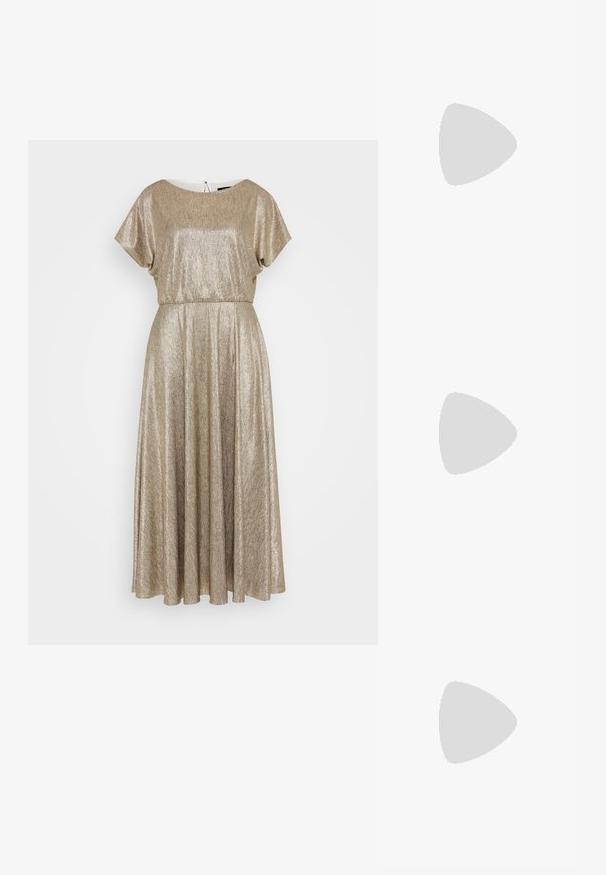 Robe maxi en tissu doré métallique, dotée de manches courtes, d'un col rond et d'une taille froncée, se déployant en une jupe plissée.; Chaussure slingback en cuir verni noir avec un embout pointu, des brides de cheville avec des boucles en argent et des éléments en métal, et un talon fin.; Sac à main en métal doré avec un design structuré, texture lisse et bandoulière ajustable. Présente une forme triangulaire unique et des coutures minimalistes.; Boucles d'oreilles dorées présentant des formes texturées et ondulées. Comprend des clips sculpturaux et un design de créoles ouvertes avec une finition martelée.