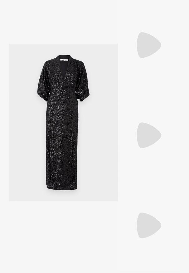Svart paljettklänning med djup V-ringning, ärm längd till armbågen och puffärmar, samt en figurnära siluett med glänsande textur och golvlång design.; Svart lackskin slingback-häl med spetsig tå, med texturerad ormskinnsprint, justerbar rem och en kort, texturerad blockklack.; Svart läderaxelväska med två framfickor, guldspännen, dragkedjestängning och en smal rem. Texturerad yta och kompakt rektangulär form.; Guldtonade metallörhängen i en kurvad, avlång form. Har en slät, glänsande yta och en rundad spets för en extra detalj.