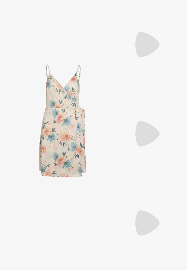 Gėlėta suknelė kremine spalva, su mėlynomis ir rožinėmis gėlėmis, reguliuojamomis petnešėlėmis ir šone surišimu. Minkšta medžiaga su lengvu ir plazdančiu dizainu.; Juodas odinis aukštakulnis batelis su smailiu pirštu ir žemu bloku. Su kulkšnies dirželiu su auksinės spalvos sagtimi. Lygus paviršius.; Juodos didelės saulės akinių su pereinamais objektyvais, storomis rėmeliais ir auksinės spalvos grandinėmis ant šventyklų.; Geltonas dirbtinės krokodilo odos rankinukas su standžiu dizainu, viršutine rankena, nuimamu grandininiu dirželiu ir dekoratyviniu krištolo papuošimu ant užsegimo.