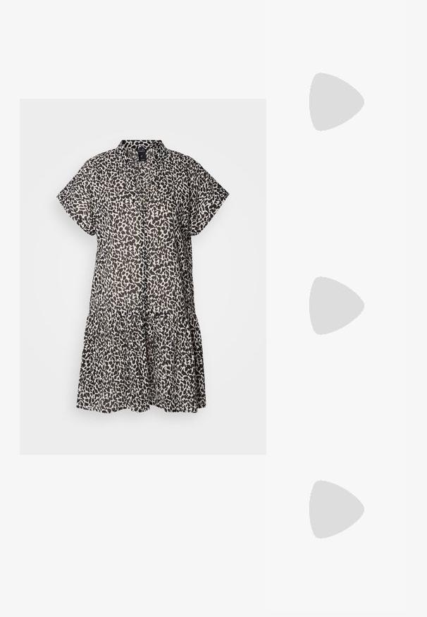 Kurzärmeliges, knielanges Kleid aus leichtem Stoff, mit einem schwarz-beigen Leopardenmuster und einem gestuften Rüschensaum.; Blassrosa Slingback-Ballerinas mit spitzem Punkt, aus einem glatten, lederähnlichen Material. Mit Ausschnitten an den Seiten und einem flachen Absatz.; Sechseckige Sonnenbrille mit braunen Verlaufslinsen, transparentem beige Rahmen und dunkelbraunen Bügeln. Mit "Vogue"-Logo an der Seite.; Weiße Lederhandtasche mit strukturiertem Design, ausgestattet mit einem Magnetverschluss und einem Schulterriemen, präsentiert vor einem neutralen Hintergrund.