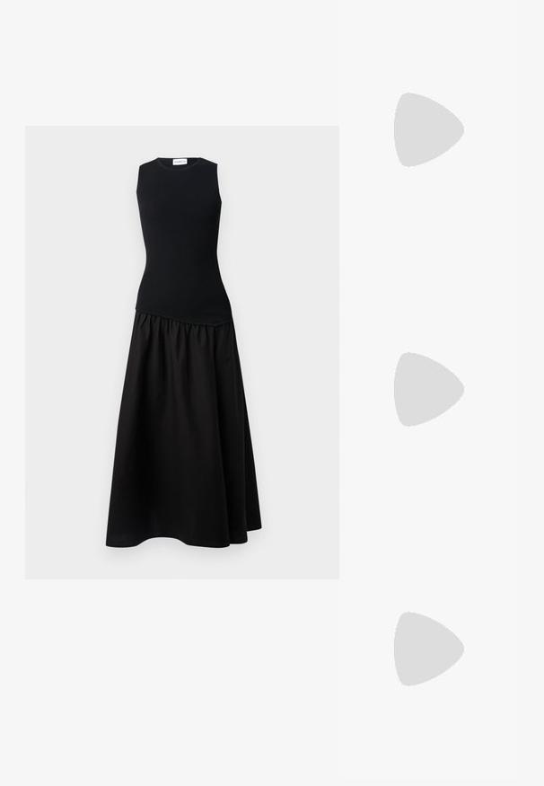 Marella YACTH - Vestito casual - nero; Slingback con tacco in vernice nera con punta affusolata, caratterizzato da una stampa a serpente testurizzata, cinturino regolabile e un tacco corto e testurizzato.; Borsa a tracolla nera in pelle con due tasche frontali, fibbie dorate, chiusura con zip e una tracolla sottile. Superficie texturizzata e forma rettangolare compatta.; Orecchini a cerchio in metallo color oro con forma curva ed allungata. Presentano una superficie liscia e lucida e una punta arrotondata per un tocco di dettaglio in più.
