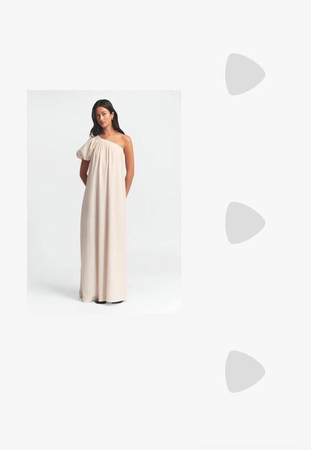 Maxi-mekko vaaleanbeigeessä kankaassa, jossa on kerätty pääntie, löysä istuvuus ja virtaava, lattiaan asti ulottuva muotoilu.; Sandaalit, joissa on valko-musta käärmeennahkakuosi, ohuella nauhakuosisuunnittelulla ja matalalla paksupohjalla vakauden takaamiseksi. Silkkinen pinta.; Mustat aurinkolasit mattapinnalla, joissa on läpinäkyvät linssit ja kevyesti sinertävä sävy yhdellä puolella. Vankka, kulmikas muotoilu.; Musta nahkalompakko, jossa on teksturoidun pinnan viimeistely, kultainen logo ja ketjuhihna. Sisältää vetoketjusuljennan ja minimalistisen muotoilun.