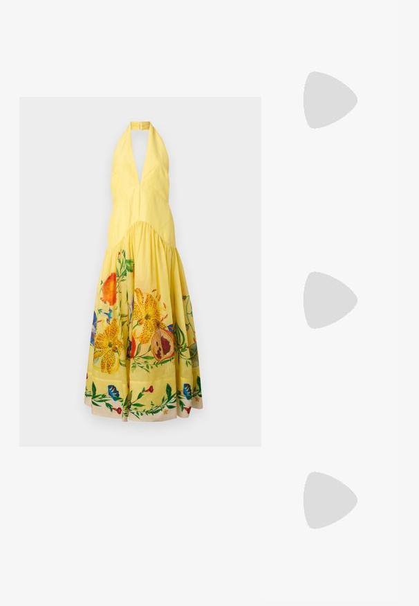 Alemais DAHLIA HALTER GOWN - Maxikjoler - lemon; Hvide lædersneakers, lavtop design, med en glat tekstur, rund tå, snørret front og et lille broderet logo på siden.; Sort læder bucket taske med en struktureret overflade, guld hardware detaljer og en åben top. Har et kort håndtag og justerbar skulderrem.; Guldtonede knude-stud øreringe med et vredet design. Hver ørering har en cirkulær klar bagside for sikker brug.