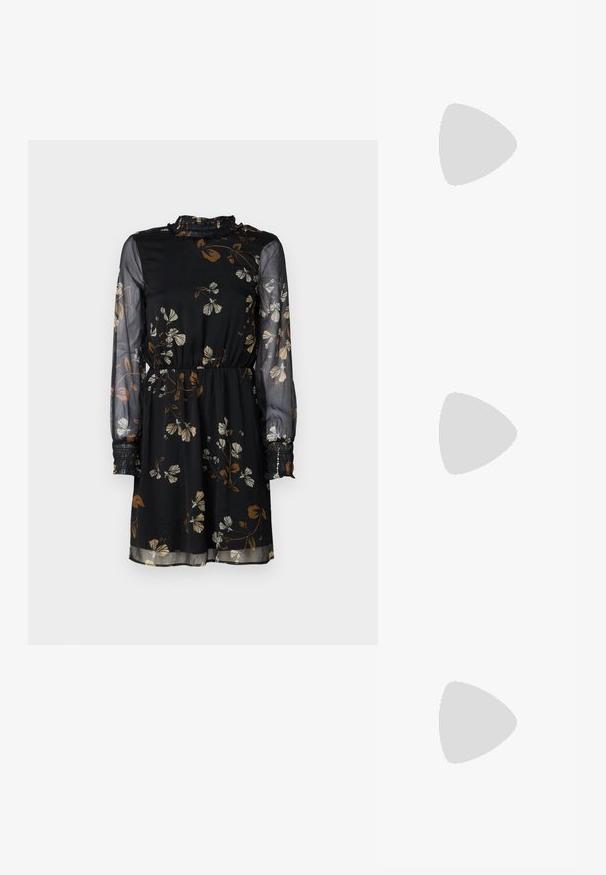Rochie neagră cu flori, cu mâneci lungi din material transparent, talie elastică, guler volă și modele de flori maro și alb în toată rochia.; Sandale negre cu toc, cu mai multe curele încrucișate. Material neted, vârf ascuțit și toc subțire. Curea ajustabilă la gleznă cu cataramă.; Pouch bag metalizat argintiu, cu o formă moale și rotunjită și un închidere de tip nod la partea de sus. Fabricat dintr-un material sintetic din piele netedă.; Top verde din bumbac, cu detalii din dantelă la umeri și la guler, având un design ajustat și un material moale. Asortat cu pantaloni de culoare deschisă.