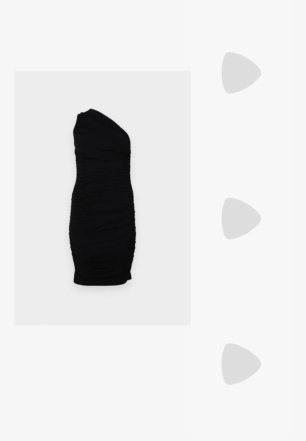 Fekete, egyvállas ruha rugalmas anyagból, gyűrt textúrával és oldalsó redőzéssel, szűk szabással.; Fekete lakk slingback sarok, hegyes orral, texturált kígyómintával, állítható pánttal és rövid, texturált tömbsarkal.; Fekete bőr keresztbody táska két elülső zsebbel, arany csattokkal, cipzáras záródással és vékony pánttal. Textúrált felület és kompakt téglalap alak.; Aranyszínű fémből készült karika fülbevalók ívelt, hosszúkás formával. Simaságával és fényes felületével, valamint lekerekített végével további részletekkel bővül.