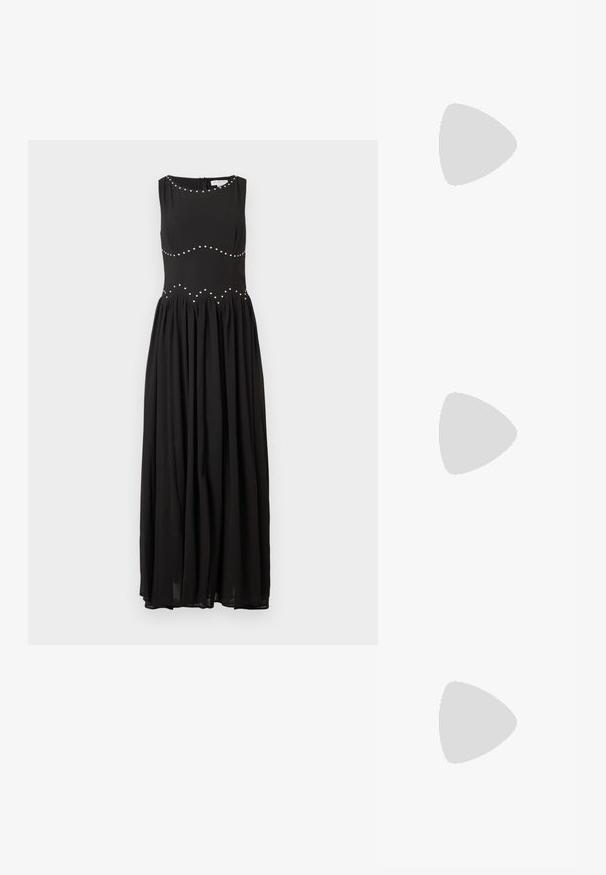 Musta maksimekko, jossa on tiukka yläosa, pyöreä kaula-aukko ja gathered-hame, jossa on hopeisia niittejä aaltoilevassa kuviossa vyötärön kohdalla.; Musta patenttinen nahkainen slingback-kengät, joissa on terävä nenä, nilkkahihnat hopeisilla soljilla ja varusteilla sekä hoikka korko.; Kultainen metallinen käsilaukku, jossa on jämäkkä muotoilu, sileä pinta ja säädettävä olkahihna. Sisältää ainutlaatuisen kolmiomaisen muodon ja minimalistisen tikkaustyylin.; Korukultainen korvakorut, joissa on teksturoituja, aaltoilevia muotoja. Mukana on veistokselliset klipsikorvakorut ja avoin rengasmalli, jossa on vasaroitu pinta.