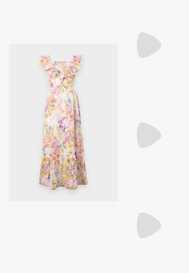 Blomstrete maxikjole med volangerm, med en smocket midje, i pastellfarger av rosa, blå og gul. Laget av lett stoff.; Sorte patentlær slingback-sko med spiss tå, ankelremmer med sølvspenner og detaljer, og en slank hæl.; Gullfarget metallisk håndveske med en strukturert design, glatt tekstur og justerbar stropp. Har en unik trekantet form og minimalistisk søm.; Gullfargede øredobber med teksturerte, bølgete former. Inkluderer skulpturelle klipsstuds og åpen hoop-design med en hamret finish.