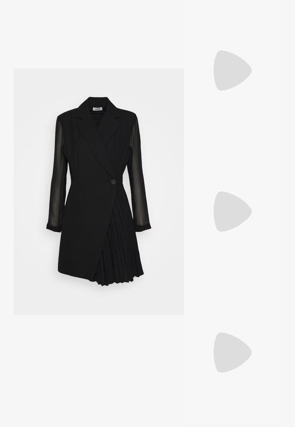 sandro LILELA - Vestido de cóctel - noir; Tacón slingback negro de charol con punta afilada, que presenta un estampado de serpiente texturizado, correa ajustable y un tacón bloque corto y texturizado.; Bolso cruzado de cuero negro con dos bolsillos frontales, hebillas doradas, cierre de cremallera y una correa delgada. Superficie texturizada y forma rectangular compacta.; Pendientes de aro de metal en tono dorado con una forma curva y alargada. Presentan una superficie lisa y brillante y una punta redondeada para mayor detalle.