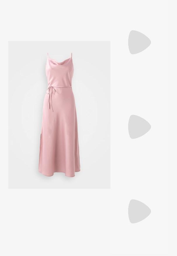 Rožnata satenasta obleka s čopastim izrezom, tankimi naramnicami in obročem za zavezovanje v pasu. Ima stranski razporek za lažje gibanje.; Zlati, kovinski slingback čeveljci z ostrim nosom in masivnim peto. Gladka tekstura, minimalistična zasnova in ozka zanka.; Črna usnjena torbica s ukrivljeno obliko, z odstranljivo naramnico in zlatimi dodatki. Torbica ima pokrov s podrobnostmi v obliki zaponke.; Uhane nakit iz zlatastega tona z gladko, ukrivljeno zasnovo. Ima edinstveno koničasto obliko, polirano površino in zaponko s tečajem.