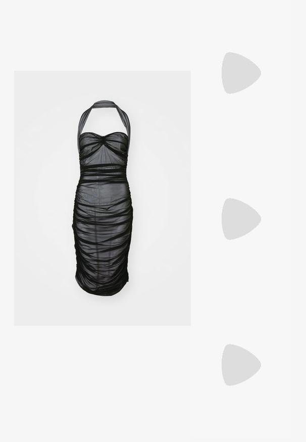 Robe noire sans bretelles faite d'un tissu transparent et texturé avec des détails froncés. Présente un décolleté halter et un design froncé sur l'ensemble.; Sandales à plat argentées avec une finition métallique, présentant un design de strap incurvé, des accents découpés et une semelle texturée pour une meilleure adhérence.; Sac à main en cuir noir de forme ronde, texture douce, et avec une anse nouée ornée d'accents en matériel doré. Fermeture éclair.; Cult Gaia ASHA BODY JEWELRY - Autres accessoires - bright shiny silver-coloured