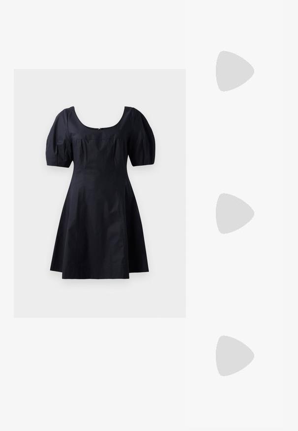 Juodas medvilnės suknelė su pūstomis rankovėmis, apvalia iškirpte ir prigludusia liemene, pereinančia į A-formos sijoną. Vienos spalvos, glotni tekstūra.; Juodai lakuoti slingback aukštakulniai su smailiu nosiu, su tekstūruotu gyvatės raštu, reguliuojama juosta ir trumpu, tekstūruotu blokiniu kulnu.; Juodas odinis per petį nešiojamas krepšys su dviem priekiniais kišenėmis, auksiniais sagtimis, užtrauktuko uždarymu ir siauromis petnešomis. Textūruota paviršius ir kompaktiškas stačiakampis formatas.; Lauren Ralph Lauren BASIC SMALL HOOP - Auskarai - gold-coloured