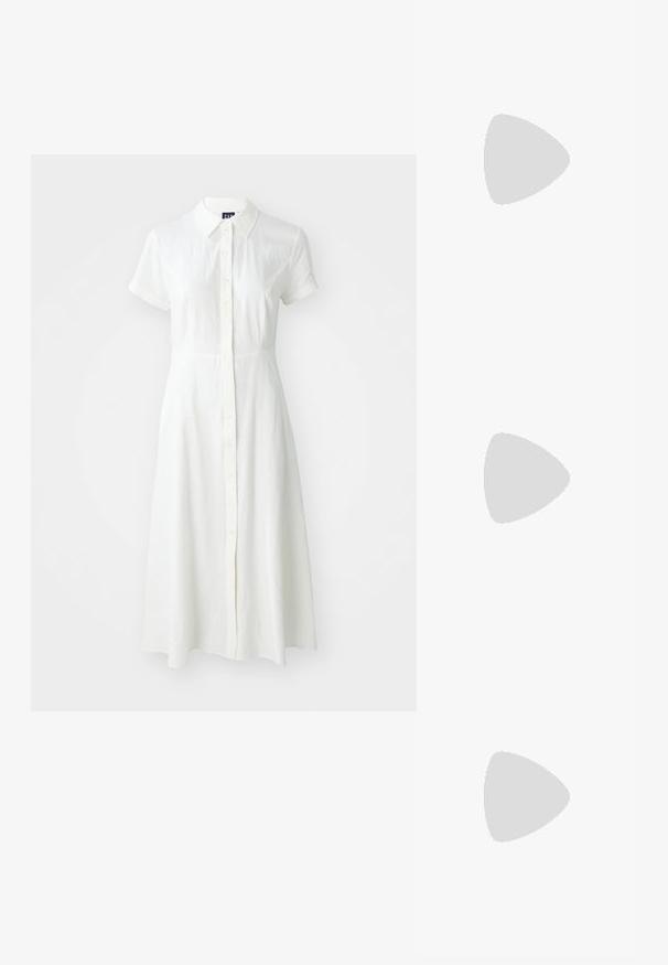 Biała sukienka z krótkim rękawem, z kołnierzykiem, z przodu zapinana na guziki oraz w kształcie litery A. Wykonana z lekkiej, strukturalnej tkaniny.; Beżowe lakierowane szpilki z odkrytą piętą, zakończone spiczastym noskiem i 5 cm obcasem, z wyciętymi bokami oraz cienkim paskiem na kostce.; Słoneczne okulary w kolorze żółwi z wydłużonymi owalnymi soczewkami, brązowym odcieniem, złotymi akcentami logo na zausznikach oraz smukłymi czarnymi ramionami.; Biała torebka kwiatowa z marszczoną powierzchnią z tkaniny, złotą łańcuszkową rączką i metalowym zapięciem. Posiada teksturowane płatki jako dodatkowy detal.