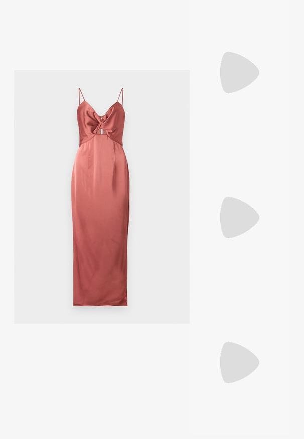 Malina PATRIZIA CUT OUT SLIP MAXI - Apģērbs svinīgiem gadījumiem - terracotta; Melnas augstpapēžu sandales ar plāniem siksniņām un mezgla dizainu, gluda kvadrātveida purngalu un elegantu stiletto papēdi.; Gaiši pelēka metāla rokassoma ar ķēdes siksnu, rotāta ar mazām apaļām metāla kniedēm un trīsstūra zīmola logo.; Sudraba riņķveida auskari ar gludu, spīdīgu apdari. Apaļas formas, viegla dizaina, ar aizdari uz stieples.