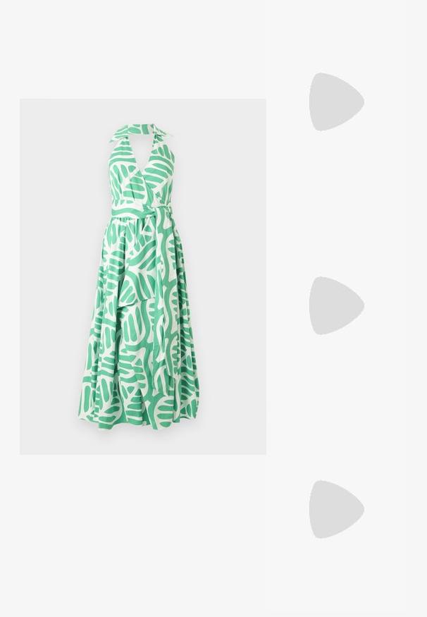 Vihreä ja valkoinen toppimekko, jossa on kietaisusuunnittelu, istuva yläosa ja pitkä hame, jossa on lehväkuvio ja vyötärölle solmittu vyö.; Nude patent leather korkokengät, joissa on ohut nilkkahihna ja pyöreä solki, avonainen kärki ja hoikka stiletto-korko.; Neliömäiset aurinkolasit ruskeilla linsseillä ja ohuella mustalla metallikehyksellä. Varusteena on kulmikkaat tempulit ja säädettävät nenätyynyt mukavuutta varten.; Olivi vihreä nahkainen käsilaukku pyöreällä muotoilulla, joissa on kaksinkertaiset kahvat ja saumaton etuosa. Ominaisuuksiin kuuluu sileä pinta ja hillityt tikkaustiedot.