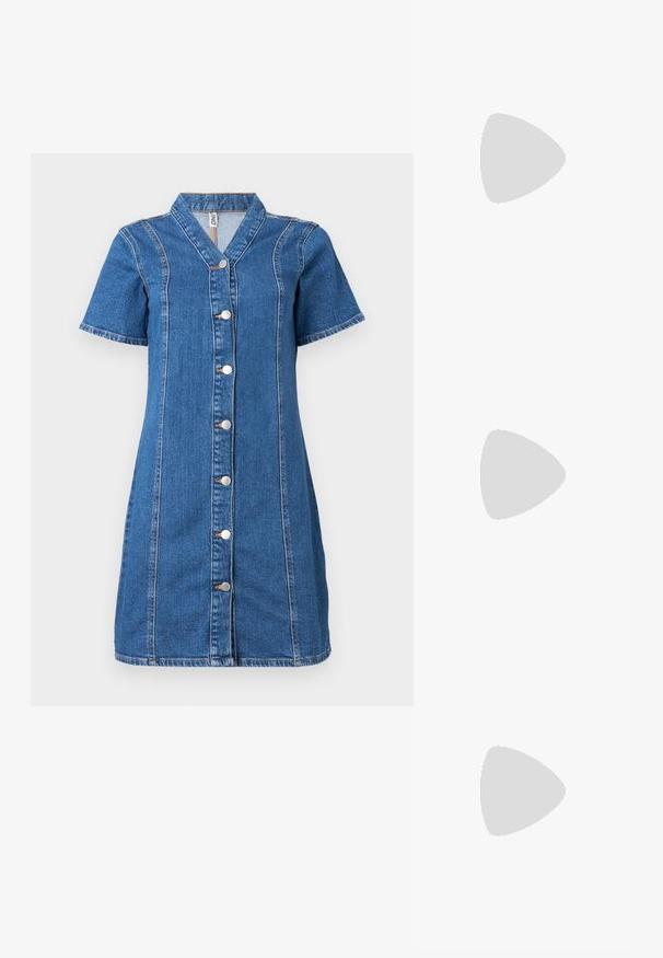 Denim-button-up mekko lyhyillä hihoilla, jossa on kaulus, pystysauma yksityiskohtia ja viisi hopeista nappia edessä.; Valkoinen puuvillapaita, jossa on suuri, kirkkaan punainen hummerigrafiikka edessä. Lyhyet hihat ja standardi pyöreä kaula-aukko.; Valkoiset korkeavartiset kangaskengät mustalla kumipohjalla, edessä kuminen varvasosa ja kuusi nauha-aukkoa, puhtaan minimalistisella muotoilulla.; Punainen nahkalaukku, jossa on kulmikas, geometrinen muotoilu. Varustettu yhdellä säädettävällä hihnalla ja läpällä, jossa on ommeltu yksityiskohtia.