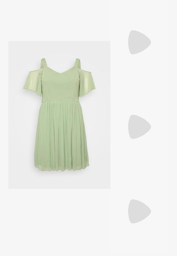 Lichtgroene jurk met off-shoulder mouwen, V-hals, en een geplooide rok. Gemaakt van een zachte, vloeiende stof met een gladde textuur.; Zwarte gepatineerde leren slingback hakken met een puntige neus en een kleine blokhak, met een zilveren gespaccent op de band.; Zwarte rechthoekige zonnebril met donkere getinte lenzen, een dik plastic montuur en brede scharnieren. Glad oppervlak en hoekig ontwerp.; Zwarte leren handtas met een gebogen vorm, afneembare schouderband en gouden hardware. De tas heeft een klep met een gespsluiting.; Zilveren oorringen met een bloemmotief en gelaagde bladeren. De textuur lijkt ingewikkeld en gepolijst, wat het natuurlijke motief accentueert.