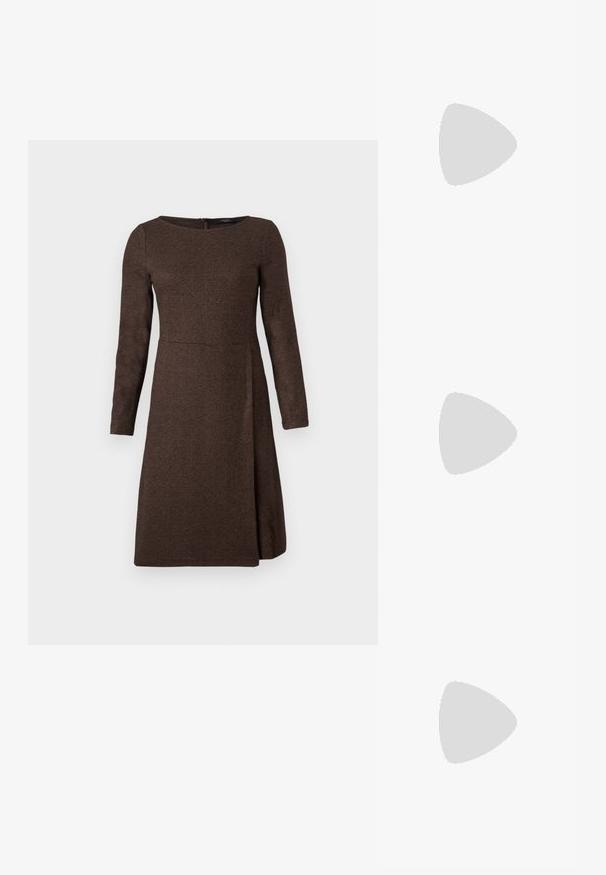 Brown long-sleeve dress with a textured fabric, fitted at the bodice, flaring out at the skirt, featuring a back zipper closure.; Black leather high-heeled pump with a pointed toe and a slender heel, featuring a smooth texture and a classic silhouette.; Stuart Weitzman POSH SHOULDER BAG - Cross body bag - black; Two wing-shaped earrings featuring silver-tone metal with clear, round-cut rhinestones and gold-tone metal accents in a layered design.