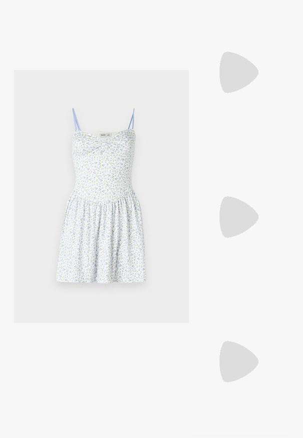 Robe imprimée florale avec un dos bleu clair, des bretelles fines, un corsage ajusté et une jupe froncée. Présente de petites fleurs jaunes et bleues sur un fond blanc.; Talons aiguilles blanches à bride arrière avec un bout pointu, un dessus lisse, un petit talon carré et un design avec découpes latérales et sangle réglable.; Lunettes de soleil rondes avec verres sombres et monture en or. Le modèle porte un cardigan à côtes bleu clair avec des boutons et des manches blanches contrastantes.; Porte-monnaie Michael Kors en toile enduite beige avec un motif répété de logo MK, des accessoires en or et une bandoulière en chaîne amovible.