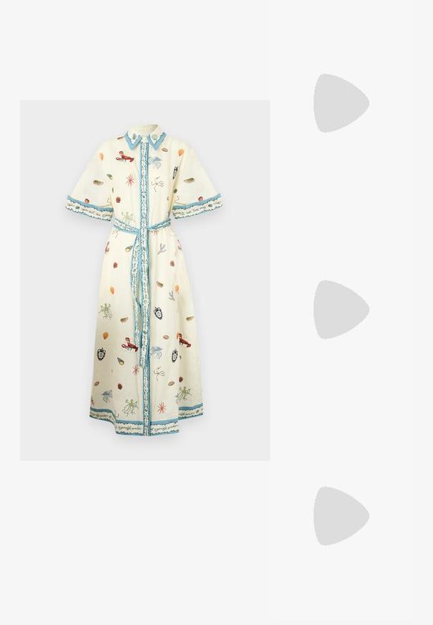 Alemais SANDY SHIRT DRESS - Marškininė suknelė - multi-coloured; Balta trumpa rankovėmis marškinėliai, pagaminti iš pasiruošusio audinio. Apvali iškirptė, reguliari tinkamumas ir subtilūs siuvimo detalės. Be raštų ar grafikos.; Juodai odiniai baletai su apvaliu pirštu, lygi texture, minimalus siuvimo detales ir lanksčiu padų dizainu.; Ruda odinė rankinė su uždaromu dangteliu, aukso spalvos detalėmis, petneša ir lygiu paviršiumi. Kompaktiška stačiakampio formos.