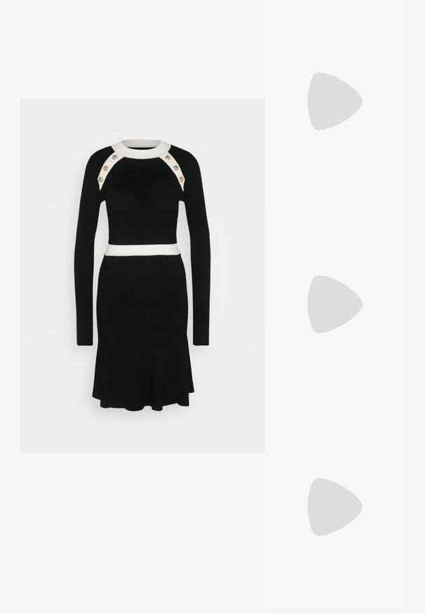 Musta ribbattu neulemekko pitkillä hihoilla, valkoinen kaulus ja vyötärönauha, sekä kultaiset nappikoristeet hartioilla. Laajeneva helma.; Valkoinen slingback-korkokenkä, jossa on terävä kärki, sileä päällismateriaali, matala lohkokorko ja sivuaukko-design säädettävällä soljella.; Pyöreät aurinkolasit, joissa on tummat linssit ja kultaiset kehykset. Mallilla on päällään vaaleansininen, ribatusta materiaalista valmistettu neuletakki, jossa on napit ja kontrastiväriset valkoiset hihat.; Michael Kors kääröbeige pinnoitettua kangasta, jossa on toistuva MK-logo -kuvio, kultaiset yksityiskohdat ja irrotettava ketjuhihna.