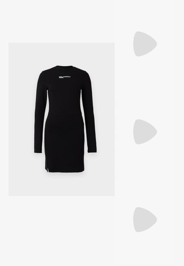 Melna garajām piedurknēm pieguļoša kleita ar augstu kaklu un nelielu priekšējo spraugu, kurā ir balts "Karl Lagerfeld Jeans" teksts uz krūtīm.; Melnas augstpapēžu sandales ar plāniem siksniņām un mezgla dizainu, gluda kvadrātveida purngalu un elegantu stiletto papēdi.; Gaiši pelēka metāla rokassoma ar ķēdes siksnu, rotāta ar mazām apaļām metāla kniedēm un trīsstūra zīmola logo.; Sudraba riņķveida auskari ar gludu, spīdīgu apdari. Apaļas formas, viegla dizaina, ar aizdari uz stieples.