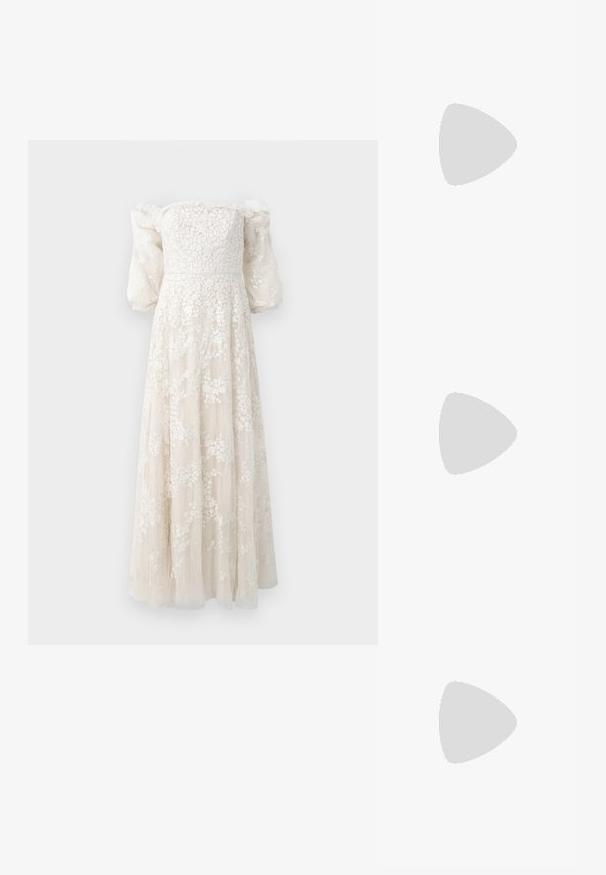 Vestido largo off-the-shoulder en crema con bordados florales texturizados, mangas abullonadas y una falda fluida que llega hasta el suelo.; Tacón slingback negro de charol con punta afilada, que presenta un estampado de serpiente texturizado, correa ajustable y un tacón bloque corto y texturizado.; Bolso cruzado de cuero negro con dos bolsillos frontales, hebillas doradas, cierre de cremallera y una correa delgada. Superficie texturizada y forma rectangular compacta.; Pendientes de aro de metal en tono dorado con una forma curva y alargada. Presentan una superficie lisa y brillante y una punta redondeada para mayor detalle.