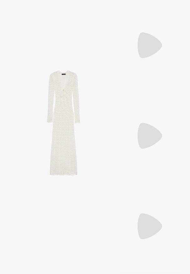 Mango JANE - Maksimekko - off-white; Musta kumisaapas sandaali, jossa on teksturoitu thong-hihna ja yksinkertainen litteä pohja, esitetty sivustolta vaalealla taustalla.; Mustat ylisuuruiset aurinkolasit, jotka ovat soikeat linssit, sileä muovikehys ja kultaiset korostukset temppeleissä. Tummat linssit tarjoavat suojaa auringolta.; Mustan nahkainen käsilaukku, jossa on yksi säädettävä hihna, suorakaiteen muotoinen, etupuolella vetoketjulla varustettu tasku ja hillitty teksturoitu pinta.