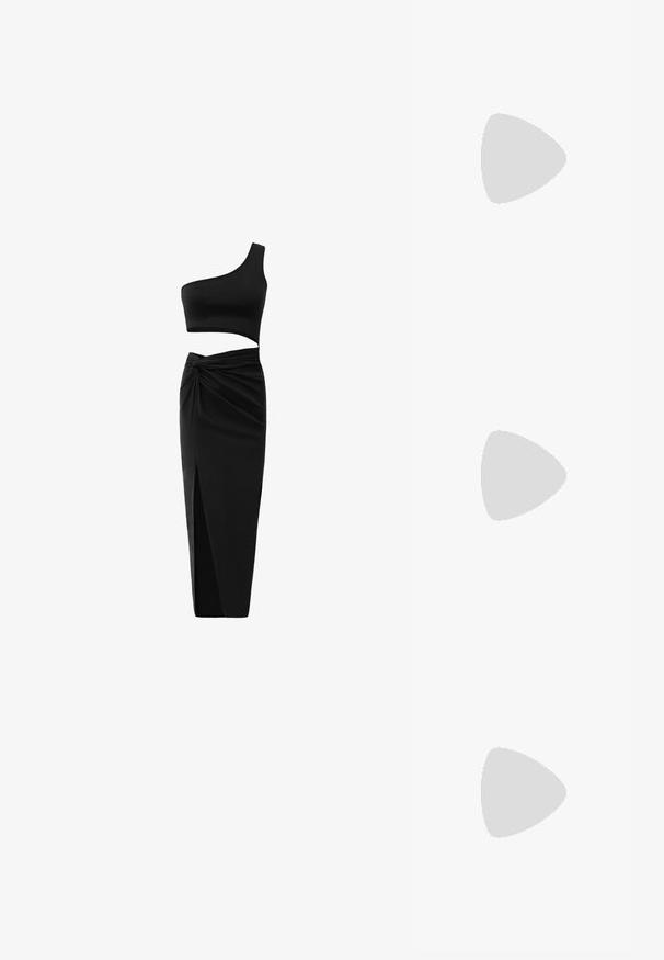 Svart tvådelad outfit bestående av en axel crop top och högmidjad kjol med tvistsdetalj och sidofåra. Slätt tyg.; Svart lackläder slingbacksko med spetsig tå, ankelremmar med silverfärgade spännen och detaljer samt en smal klack.; Svart läderhandväska med en böjd form, avtagbar rem och guldiga detaljer. Väskan har ett lock med en spänndetalj.; Ring i guldutförande med en organisk, vriden design, slät yta och avsmalnande ändar, vilket ger ett modernt, skulpturalt utseende.