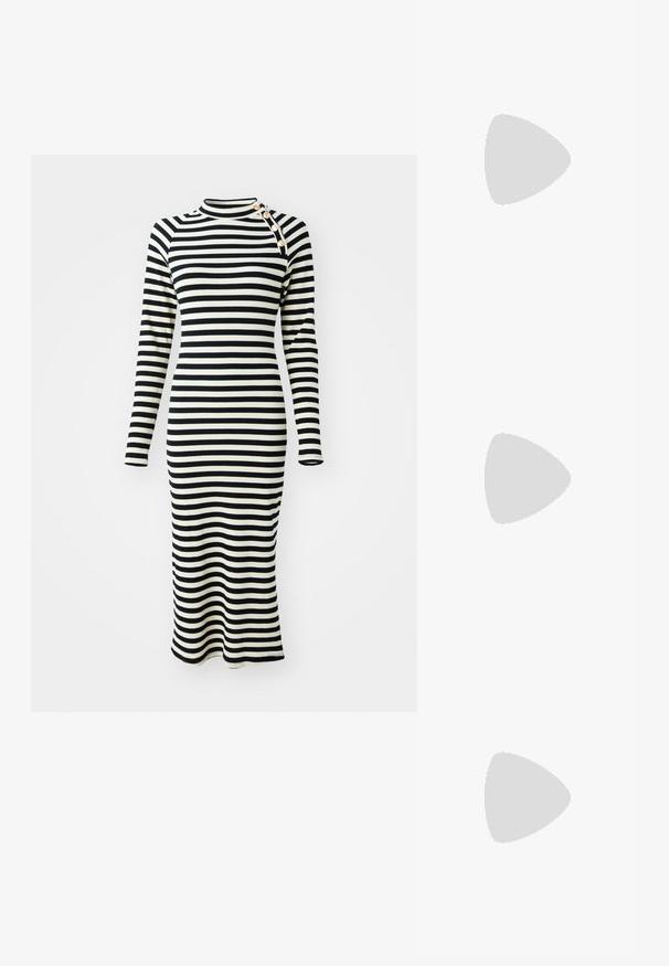 Melnas un baltas svītrainas kleitas ar garām piedurknēm, pieguļošs dizains, augsts kakla izgriezums un dekoratīvi pogas plecā. Tekstūras adīta auduma.; Melnā patentēta ādas sandale ar norādītu purngalu, potītes siksniņām ar sudraba sprādzēm un aparatūru, kā arī smalku papēdi.; Zelta metāla somiņa ar strukturētu dizainu, gludu tekstūru un regulējamu siksniņu. Iezīmējas ar unikālu trīsstūrveida formu un minimālistisku šuvumu.; Zelta krāsas auskari ar teksturētām, viļņotām formām. Iekļauts skulpturāls piespraužams modelis un atvērta gredzenveida konstrukcija ar izsistām virsmām.