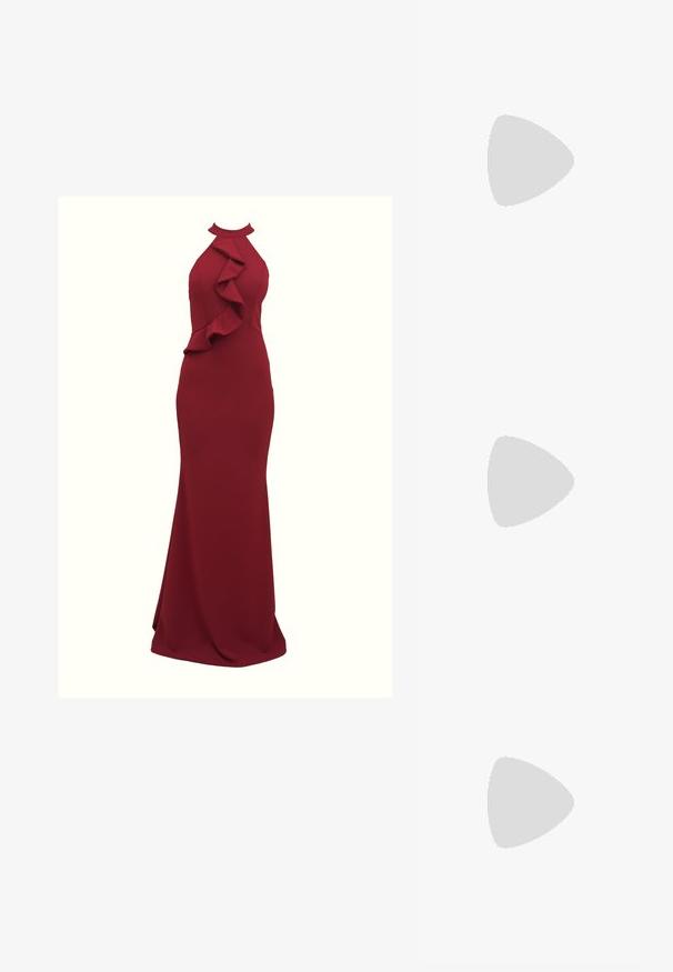 Burgunderfarget halterneck-kjole med volangdetaljer på siden; tettsittende silhuett; laget av glatt, elastisk stoff; gulvlengde design.; Sølv slingback høyhelte sko med spiss tå, metallisk finish, to dekorative stropper, og en slank hæl med svart tupp.; Hvite plastiske solbriller med en kantete design. Mørkegrå linser. Markant logo-detalj på armen. Glatt tekstur og lett utseende.; Sølvmetallisk håndveske med en strukturert form, med en topphåndtak og sløyfedetalj foran. Glatt tekstur, reflekterende overflate.