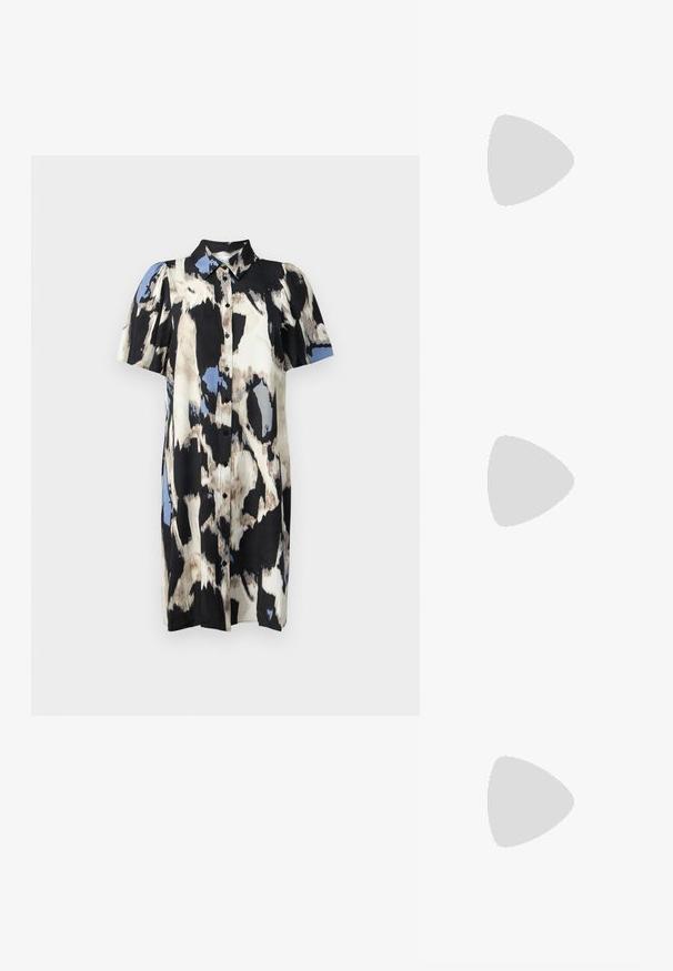 Rochie cambrată cu mânecă scurtă, în pattern abstract alb, negru și albastru, cu un decolteu cu guler și închidere cu nasturi, confecționată dintr-un material ușor.; Sandale negre cu toc, cu mai multe curele încrucișate. Material neted, vârf ascuțit și toc subțire. Curea ajustabilă la gleznă cu cataramă.; Trei perechi de ochelari de soare dreptunghiulari: una roz, una albă, una neagră. Toate au lentile închise la culoare și un cadru din plastic lucios.; Cercei cercuri din aur cu un finisaj neted și strălucitor. Design circular cu un mic suport și un spate transparent pentru o purtare sigură.