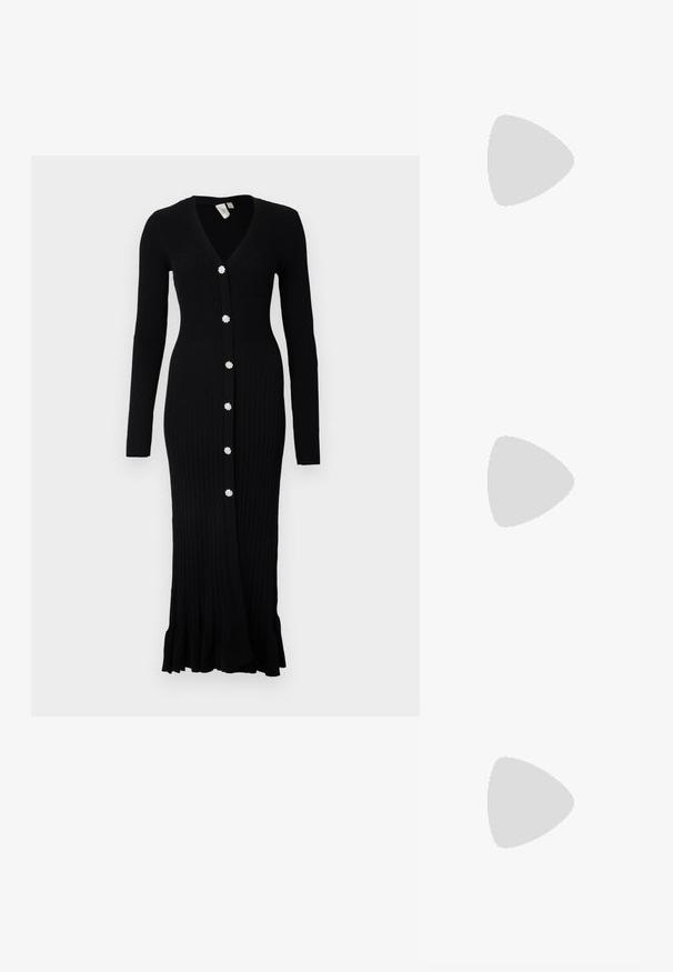 YAS YASMIKKE MIDI DRESS  - Džemperkleita - black; Melni papēžu sandales ar vairākiem krustveida siksnām. Gluda materiāla, norādīta purngala un šaura papēža. Regulējama potītes siksna ar sprādzīti.; Saulesbrilles ar pelēko gradienta lēcu, zelta metāla rāmi un melnām plastmasas detaļām. Unikāli tauriņa formas lēcas ar plānām kājām.; Sudraba gredzenveida auskari ar savītu dizainu, kas ir ar pulētu apdari un ar aizmugurēju fiksāciju. Izmērs ir aptuveni 3 cm diametrā.