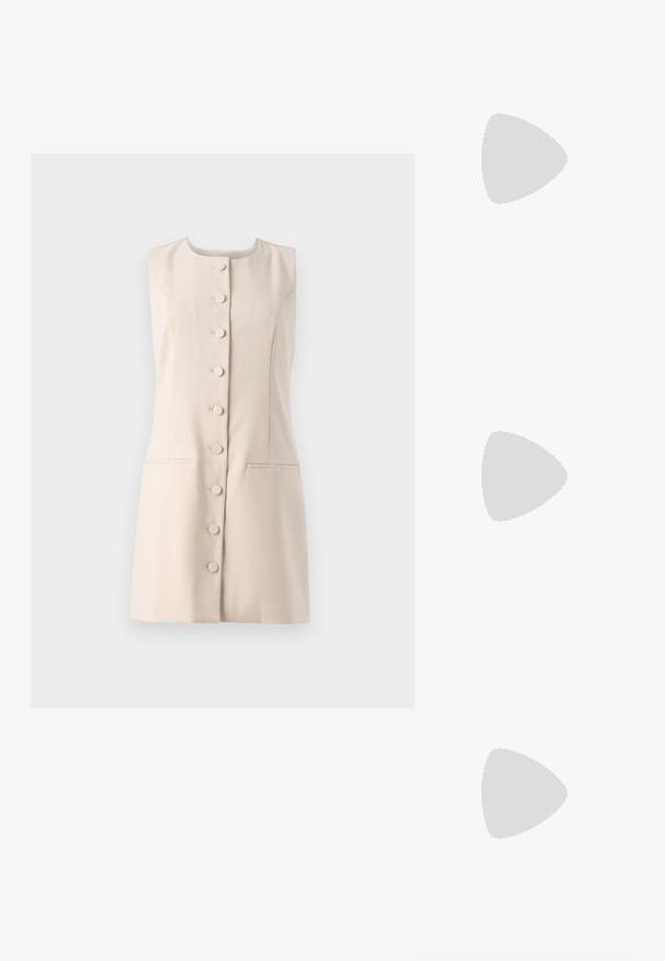 Bež obleka brez rokavov z okroglim izrezom, gumbnim zapiranjem spredaj in dvema stranskima žepek. Gladek material s strukturirano zasnovo.; Bershka Sandali z visoko peto - black; Rjavo želvovina očala z ovalnimi lečami, tankimi ročaji in prosojnimi detajli. Imajo subtilen logo na templetu. Eleganten, lahek dizajn.; Torbica iz svetlo rjave usnjene oblike s širokim ramenskim trakom. Ima zlatni kovinski poudarek na sredini in gladko teksturo.