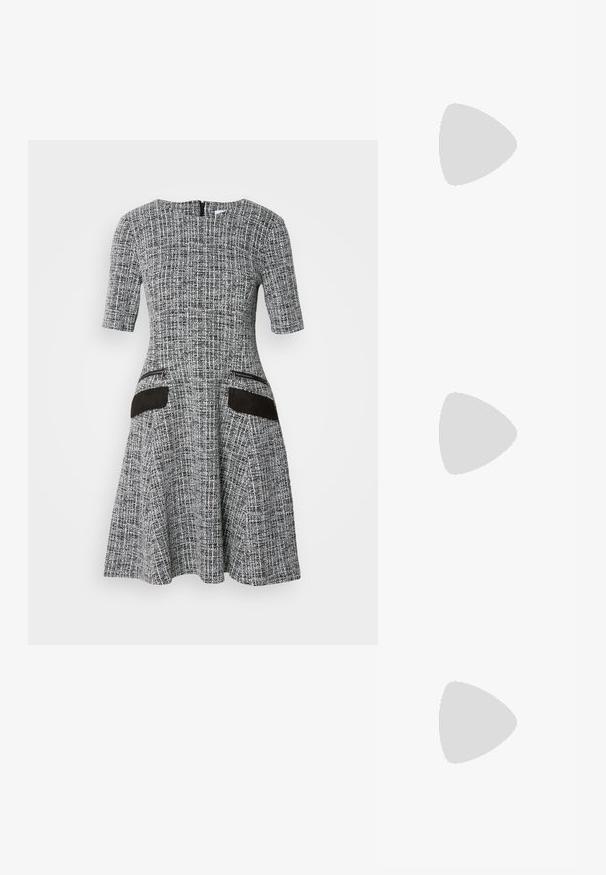 Harmaa ja valkoinen kuviolDress, jossa on lyhyet hihat, istuva puku, liehuva hame ja mustista mokasta valmistetut taskukoristeet. Takana vetoketjukiinnitys.; Musta, kärjeltään terävä slingback-kengä, jossa on matala korko. Kengässä on sileä nahkamateriaali ja sivuilla leikkaukset hengittävyyttä varten.; Musta nahkainen olkalaukku, jossa on pehmeä rakenne, kolmion muoto ja säädettävä hihna, yhdistettynä vaaleansiniseen raidalliseen paitaan ja valkoisiin housuihin.; Hopehopeet hopehopeet hopehopeet hopehopeet, jolla on sileä, kiiltävä pinta. Pyöreä muoto, kevyt rakenne, jossa on neulakiinnitys.