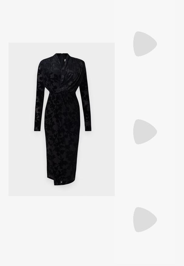 Diane von Furstenberg TAMRA DRESS - Kokteiļkleita/ballīšu kleita - black; Melnas ādas baleta kurpes ar norādīto pirkstu un sānu siksniņu, kurai ir apaļš zelta akcents. Vieglas ar plakanu zoli.; Nanushka JEN - Rokassoma - black; Aploksnes auskari, kas veidoti no savijušiem zelta un sudraba gredzeniem, ar caurspīdīgu kubiskā cirkona akcentu un strukturētu joslu uz viena gredzena.