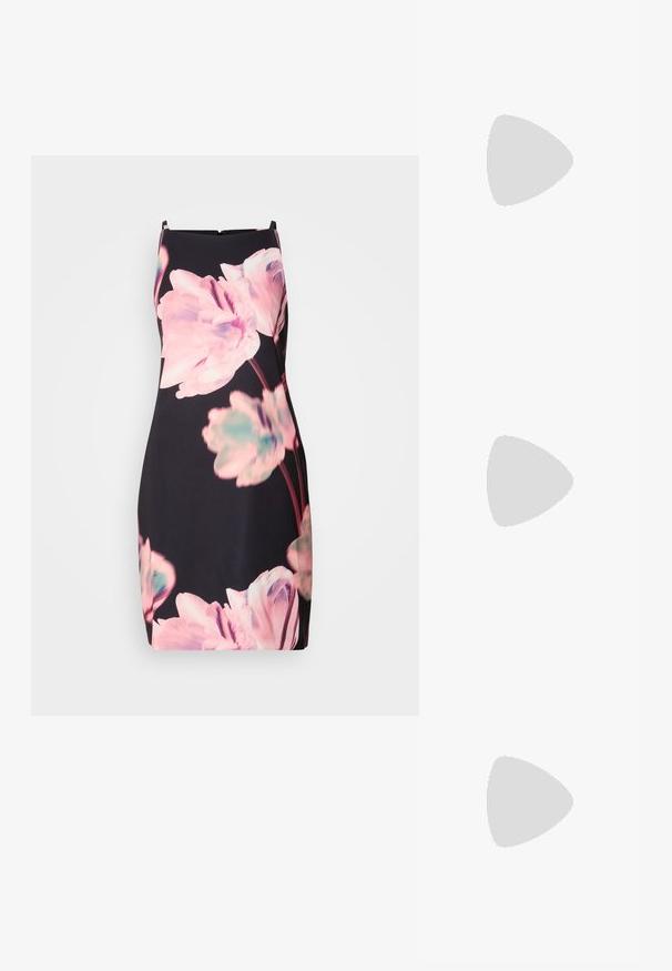 Abito senza maniche in tessuto scuro con grandi stampe floreali rosa e verde acqua. Forma aderente con una discreta chiusura lampo sul retro.; Sandali neri con tacco alto presentano sottili cinturini con design annodato, una punta quadrata liscia e un elegante tacco a spillo.; Borsa a mano metallica grigia chiara con tracolla a catena, impreziosita da piccoli chiodi metallici circolari e da un logo triangolare del marchio.; Orecchini a cerchio in argento con una finitura liscia e lucente. Forma arrotondata, design leggero, con chiusura a perno.
