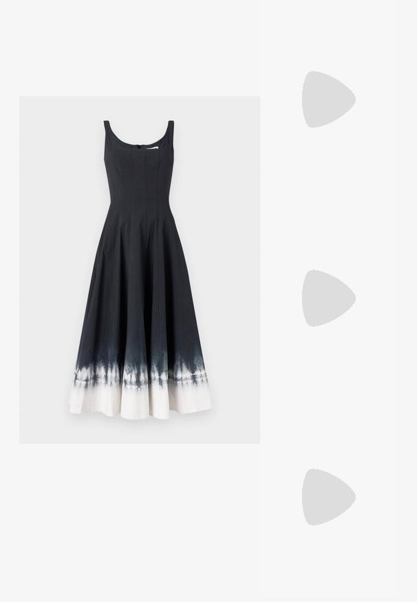 STAUD WELLS DRESS - Day dress - onyx; Proenza Schouler TEE PERFORATED BALLERINA FLATS - Ballet pumps - black; CHLOÉ Sunglasses - brown/bronze; Gold-tone earrings with a flowing, curved design. Each earring features a smooth surface and a small clasp with a decorative detail.
