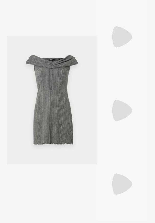 Vestido cinza, aos ombros, com textura de costelas verticais, apresentando um decote largo e dobrado e uma bainha com bordas onduladas.; Sapatos de salto alto metálicos dourados, com biqueira em ponta e salto grosso. Textura suave, design minimalista e uma tira estreita.; Bolsa de couro preta com forma curva, alça destacável e detalhes em dourado. A bolsa possui uma aba com detalhe de fivela.; Brincos em argola dourados com um acabamento liso e brilhante. Design circular com um pequeno pino e suporte transparente para um uso seguro.