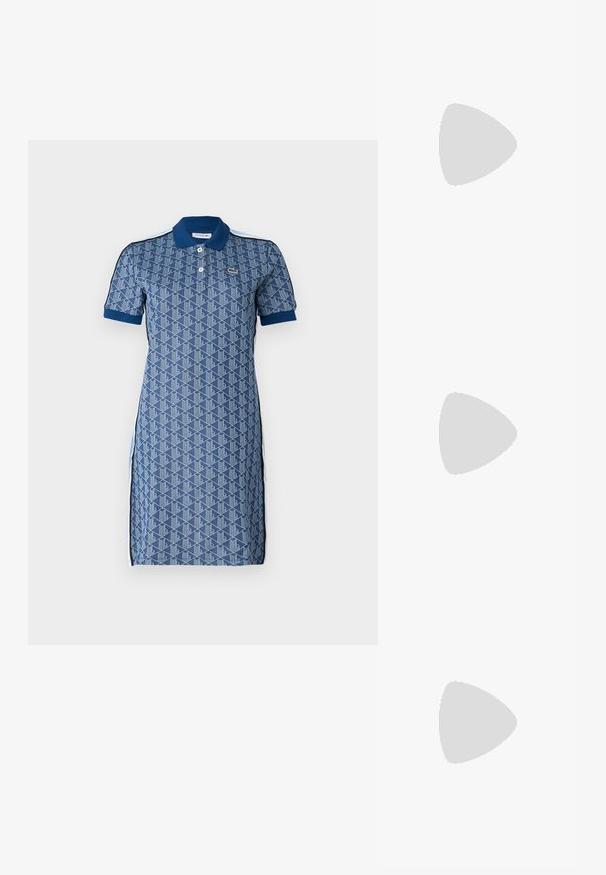 Robe polo avec un motif géométrique bleu, manches courtes, décolleté boutonné et col bleu contrastant. Fentes latérales et accents blancs.; Talons hauts en cuir noir avec un bout pointu, dotés d'un talon fin et d'un accent en ton or sur la lanière réglable. Texture lisse.; Sac à main en cuir blanc avec une forme courbée, arborant un logo "CK" embossé à l'avant et une seule bandoulière. Fermeture à glissière en haut.; Boucles d'oreilles en métal argenté avec une surface lisse et brillante et un design structuré et arrondi. Présentent un fermoir à charnière pour un port sécurisé.