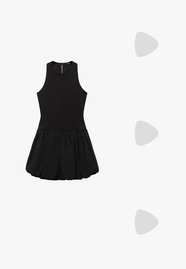 Mango Jurk - black; Bershka Sandalen met hoge hak - black; Zwarte cat-eye zonnebril met grijs getinte glazen. Plastic montuur met scherpe hoeken en een gladde, glanzende afwerking.; Zwarte laarzen in lakleer met een gebogen vorm, één schouderband, voorvakken en accenten in zilverkleurig metaal.