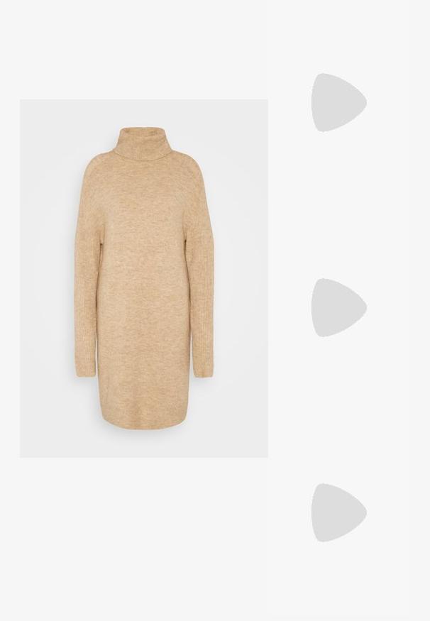 Beige rolák, měkká pletenina, volný střih, dlouhé rukávy a mírně oversized design.; Černé sandály na tenkém podpatku se čtveratou špičkou a nízkým blokovým podpatkem. Mají několik tenkých popruhů a nastavitelné zapínání okolo kotníku. Vyrobeny z hladké kůže.; Hnědé sluneční brýle s gradientem, s průhledným růžovým rámem, čtvercovým tvarem a tenkými kovovými nohami. Charakterizovány zaoblenými hranami a minimálním zdobením.; Černá kožená crossbody taška s hladkým povrchem, obdélníkovým tvarem a kovovým řetízkem na přední straně. Součástí je nastavitelný popruh.